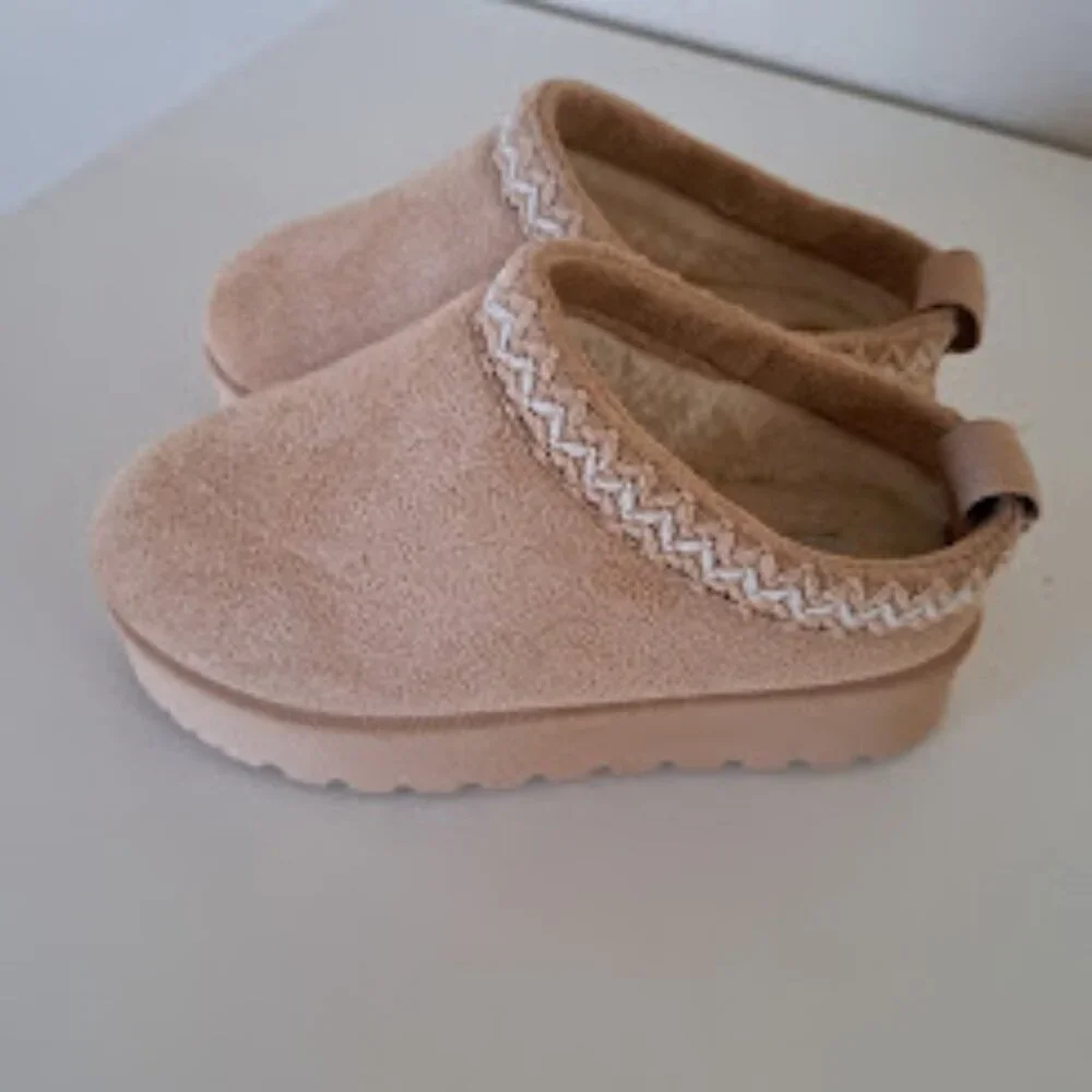 Link Girl shoes size 12 they are UGG like shoes Tan
